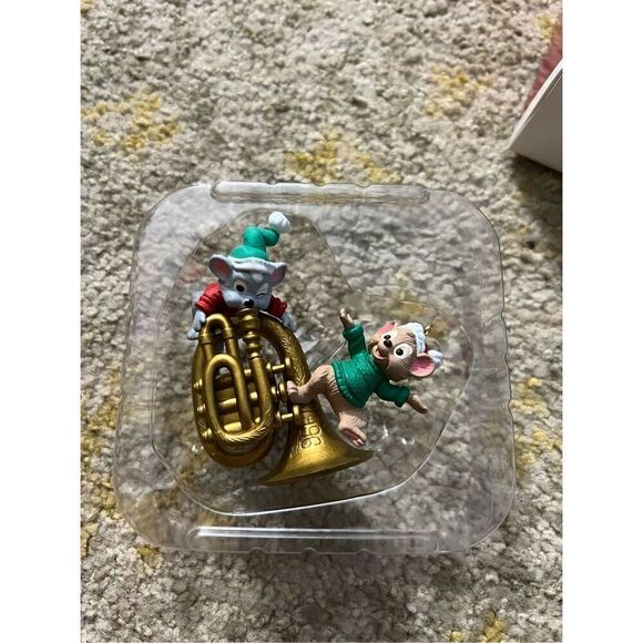 Hallmark A Little Song And Dance Ornament 1996 - Picture 4 of 8